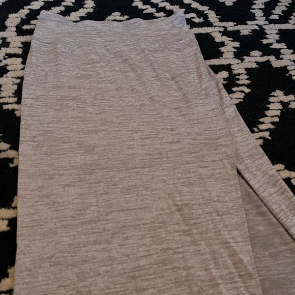 Medium Wilfred midi skirt. - Picture 2 of 4